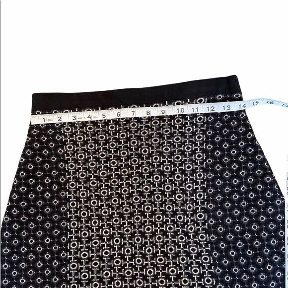 Printed Knit Elastic Wast KneeLength Fitted Skirt - Picture 6 of 8